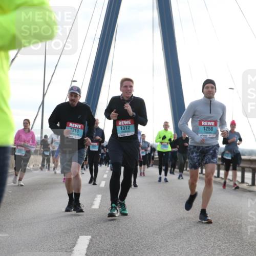 03.10.2024 - Köhlbrandbrückenlauf Jannik Wohlers http://msf.ph/oto/7285708 03.10.2024 09:32:58 Position 1 2551, 1311, 1312, 1258, 2274 meine-sportfotos.de