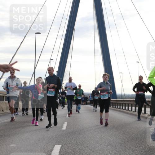 03.10.2024 - Köhlbrandbrückenlauf Jannik Wohlers http://msf.ph/oto/7286117 03.10.2024 09:33:03 Position 1 323, 274, 2274, 2273, 2937, 1939 meine-sportfotos.de