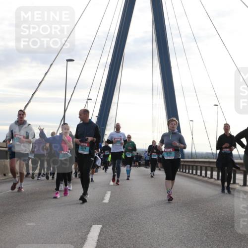 03.10.2024 - Köhlbrandbrückenlauf Jannik Wohlers http://msf.ph/oto/7286126 03.10.2024 09:33:03 Position 1 3323, 27, 2273, 2274, 1939, 2937 meine-sportfotos.de