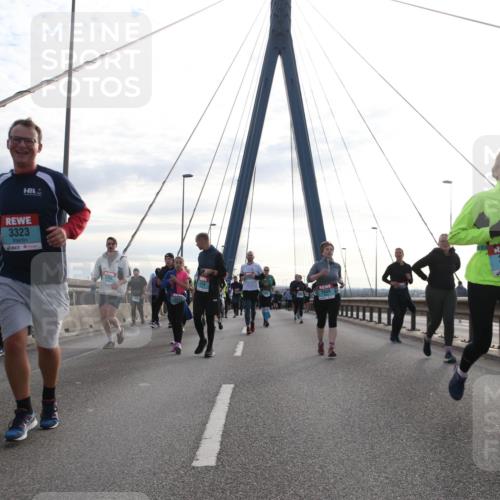03.10.2024 - Köhlbrandbrückenlauf Jannik Wohlers http://msf.ph/oto/7286134 03.10.2024 09:33:04 Position 1 3323, 1939, 2937 meine-sportfotos.de