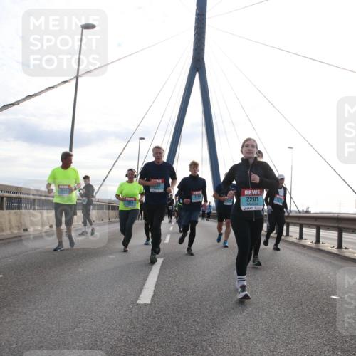 03.10.2024 - Köhlbrandbrückenlauf Jannik Wohlers http://msf.ph/oto/7286896 03.10.2024 09:33:11 Position 1 2646, 2619, 07, 2201, 1175 meine-sportfotos.de