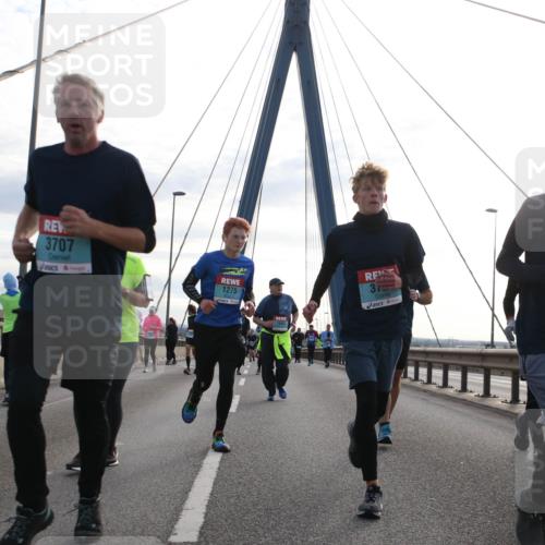 03.10.2024 - Köhlbrandbrückenlauf Jannik Wohlers http://msf.ph/oto/7286929 03.10.2024 09:33:12 Position 1 2646, 3707, 1275, 1663, 37, 3706 meine-sportfotos.de