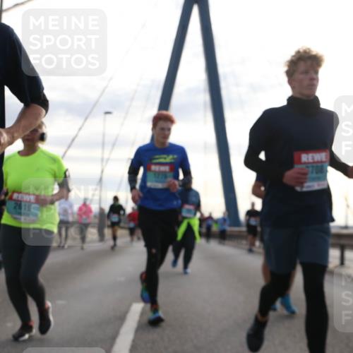 03.10.2024 - Köhlbrandbrückenlauf Jannik Wohlers http://msf.ph/oto/7286936 03.10.2024 09:33:13 Position 1 3707, 2619, 708 meine-sportfotos.de