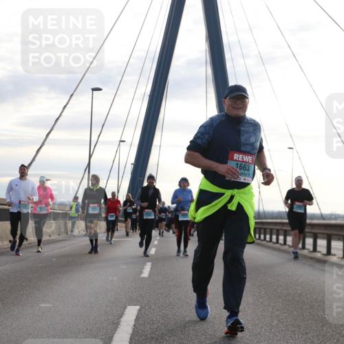 03.10.2024 - Köhlbrandbrückenlauf Jannik Wohlers http://msf.ph/oto/7286962 03.10.2024 09:33:15 Position 1 3642, 1584, 3376, 1663 meine-sportfotos.de