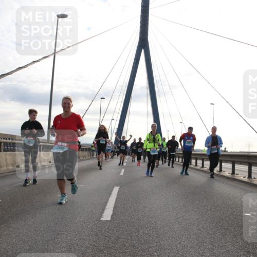 03.10.2024 - Köhlbrandbrückenlauf Jannik Wohlers http://msf.ph/oto/7287270 03.10.2024 09:33:22 Position 1 1351, 2899 meine-sportfotos.de