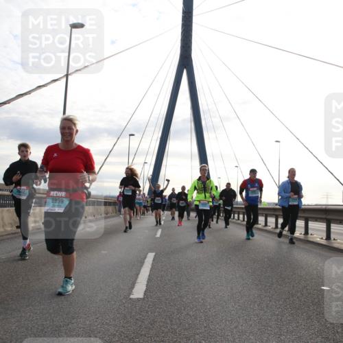 03.10.2024 - Köhlbrandbrückenlauf Jannik Wohlers http://msf.ph/oto/7287277 03.10.2024 09:33:23 Position 1 1351, 3642, 2899, 2946 meine-sportfotos.de