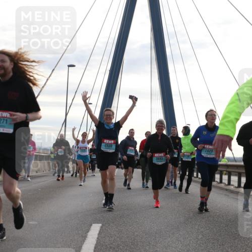 03.10.2024 - Köhlbrandbrückenlauf Jannik Wohlers http://msf.ph/oto/7287311 03.10.2024 09:33:25 Position 1 3271, 2820, 2823, 2170, 1726, 3693, 35 meine-sportfotos.de