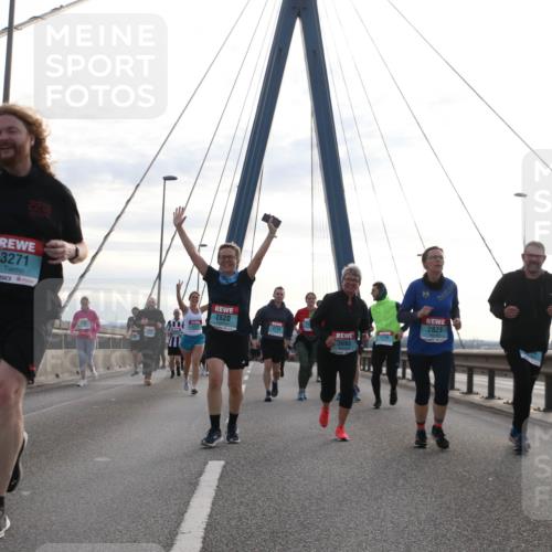 03.10.2024 - Köhlbrandbrückenlauf Jannik Wohlers http://msf.ph/oto/7287318 03.10.2024 09:33:25 Position 1 22, 3271, 2823, 2820, 1726, 3693 meine-sportfotos.de