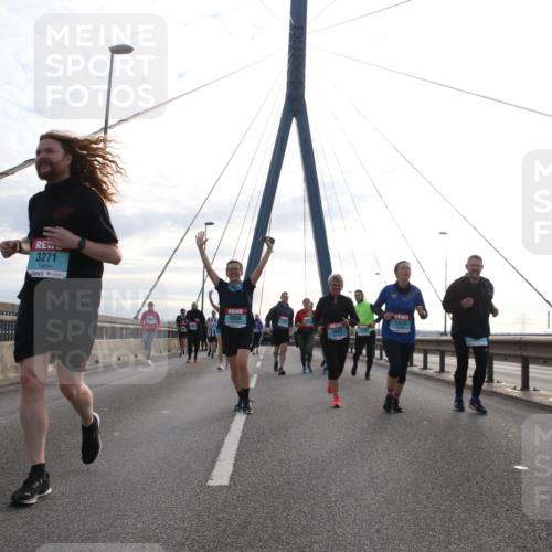 03.10.2024 - Köhlbrandbrückenlauf Jannik Wohlers http://msf.ph/oto/7287324 03.10.2024 09:33:26 Position 1 3271, 2820, 2823, 3693 meine-sportfotos.de