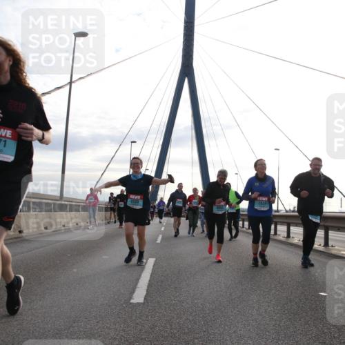 03.10.2024 - Köhlbrandbrückenlauf Jannik Wohlers http://msf.ph/oto/7287330 03.10.2024 09:33:26 Position 1 221, 3271, 2820, 2823, 3693 meine-sportfotos.de
