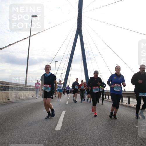 03.10.2024 - Köhlbrandbrückenlauf Jannik Wohlers http://msf.ph/oto/7287337 03.10.2024 09:33:26 Position 1 2823, 2820, 3693 meine-sportfotos.de
