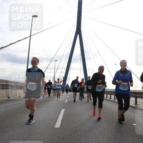 03.10.2024 - Köhlbrandbrückenlauf Jannik Wohlers http://msf.ph/oto/7287344 03.10.2024 09:33:27 Position 1 3693, 2820, 2823 meine-sportfotos.de