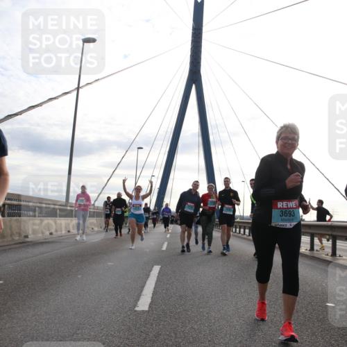 03.10.2024 - Köhlbrandbrückenlauf Jannik Wohlers http://msf.ph/oto/7287357 03.10.2024 09:33:27 Position 1 2820, 2170, 3693, 2823 meine-sportfotos.de