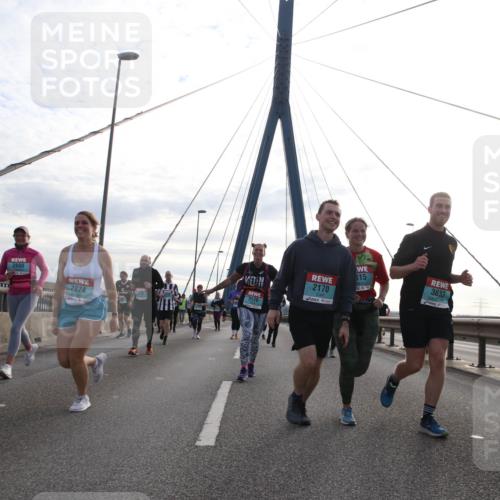 03.10.2024 - Köhlbrandbrückenlauf Jannik Wohlers http://msf.ph/oto/7287565 03.10.2024 09:33:29 Position 1 2880, 2874, 15, 3633, 1726, 3176, 2170 meine-sportfotos.de