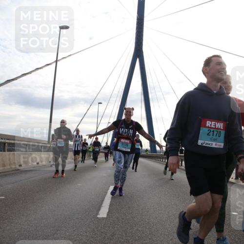 03.10.2024 - Köhlbrandbrückenlauf Jannik Wohlers http://msf.ph/oto/7287621 03.10.2024 09:33:30 Position 1 374, 30, 1922, 3176, 2170, 36 meine-sportfotos.de
