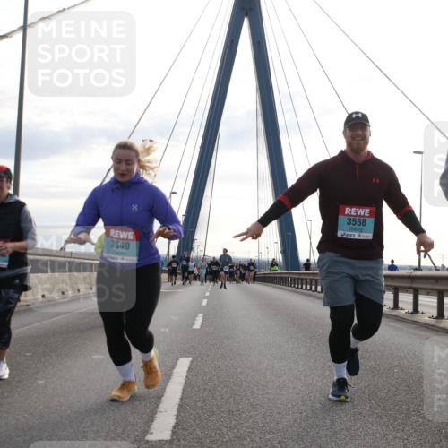 03.10.2024 - Köhlbrandbrückenlauf Jannik Wohlers http://msf.ph/oto/7288406 03.10.2024 09:33:34 Position 1 76, 217, 3649, 3568 meine-sportfotos.de