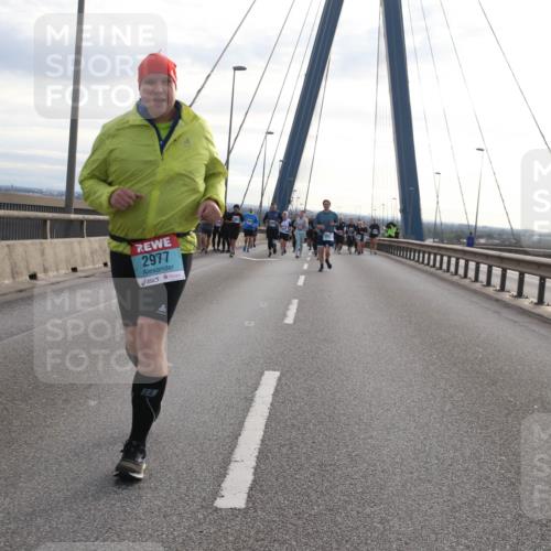 03.10.2024 - Köhlbrandbrückenlauf Jannik Wohlers http://msf.ph/oto/7288445 03.10.2024 09:33:38 Position 1 2977 meine-sportfotos.de
