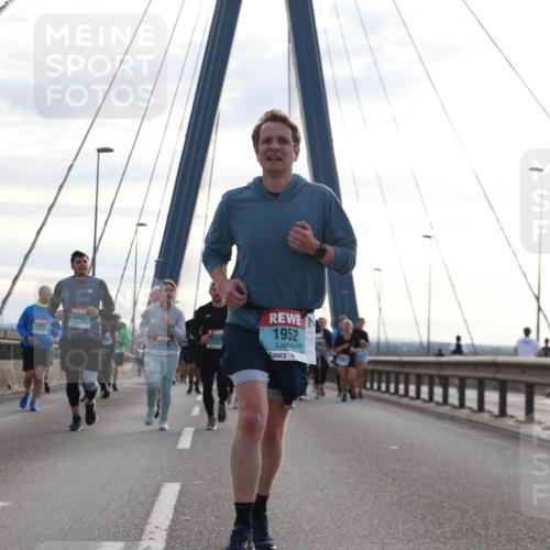03.10.2024 - Köhlbrandbrückenlauf Jannik Wohlers http://msf.ph/oto/7288504 03.10.2024 09:33:48 Position 1 2692, 3497, 2587, 2588, 1952, 253 meine-sportfotos.de