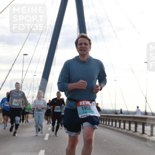 03.10.2024 - Köhlbrandbrückenlauf Jannik Wohlers http://msf.ph/oto/7288507 03.10.2024 09:33:48 Position 1 3497, 1952 meine-sportfotos.de