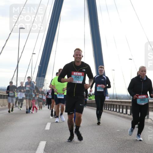 03.10.2024 - Köhlbrandbrückenlauf Jannik Wohlers http://msf.ph/oto/7289319 03.10.2024 09:33:55 Position 1 345, 3074, 3567, 3323, 2852, 2824 meine-sportfotos.de