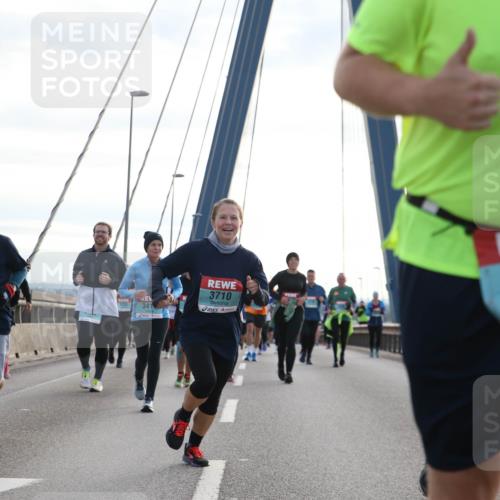 03.10.2024 - Köhlbrandbrückenlauf Jannik Wohlers http://msf.ph/oto/7289984 03.10.2024 09:34:01 Position 1 3705, 341, 3710, 3074 meine-sportfotos.de