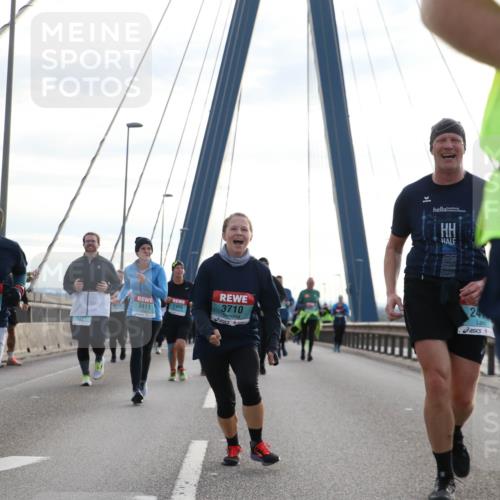 03.10.2024 - Köhlbrandbrückenlauf Jannik Wohlers http://msf.ph/oto/7289995 03.10.2024 09:34:01 Position 1 3705, 3710, 2909, 3411, 24 meine-sportfotos.de