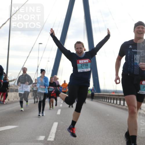 03.10.2024 - Köhlbrandbrückenlauf Jannik Wohlers http://msf.ph/oto/7290007 03.10.2024 09:34:02 Position 1 3705, 3710, 2413 meine-sportfotos.de