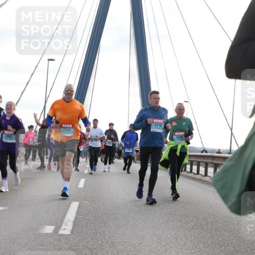 03.10.2024 - Köhlbrandbrückenlauf Jannik Wohlers http://msf.ph/oto/7291489 03.10.2024 09:34:08 Position 1 3718, 3398, 2996, 3065 meine-sportfotos.de