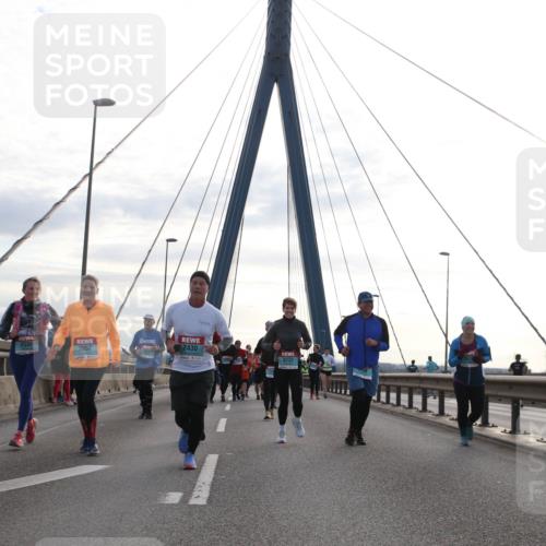 03.10.2024 - Köhlbrandbrückenlauf Jannik Wohlers http://msf.ph/oto/7292280 03.10.2024 09:34:12 Position 1 2430, 2657, 3232 meine-sportfotos.de