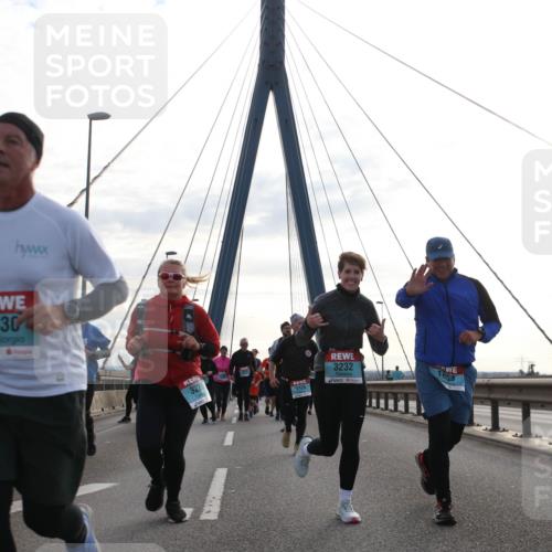 03.10.2024 - Köhlbrandbrückenlauf Jannik Wohlers http://msf.ph/oto/7292739 03.10.2024 09:34:14 Position 1 57, 2430, 3226, 1426, 3232, 1853, 672 meine-sportfotos.de