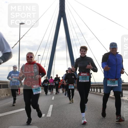 03.10.2024 - Köhlbrandbrückenlauf Jannik Wohlers http://msf.ph/oto/7292754 03.10.2024 09:34:15 Position 1 30, 3291, 3226, 1426, 720, 3232, 1853 meine-sportfotos.de