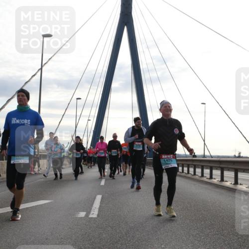 03.10.2024 - Köhlbrandbrückenlauf Jannik Wohlers http://msf.ph/oto/7294339 03.10.2024 09:34:16 Position 1 329, 3716, 1426 meine-sportfotos.de