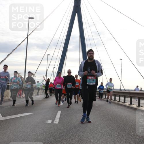 03.10.2024 - Köhlbrandbrückenlauf Jannik Wohlers http://msf.ph/oto/7294399 03.10.2024 09:34:18 Position 1 3583, 3170, 3171, 1817, 3716 meine-sportfotos.de