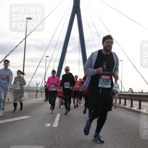 03.10.2024 - Köhlbrandbrückenlauf Jannik Wohlers http://msf.ph/oto/7294425 03.10.2024 09:34:18 Position 1 1832, 3583, 1816, 3170, 3155, 3171, 47, 3716 meine-sportfotos.de