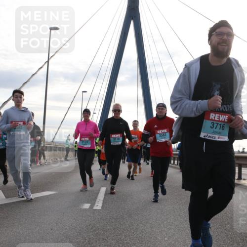 03.10.2024 - Köhlbrandbrückenlauf Jannik Wohlers http://msf.ph/oto/7294444 03.10.2024 09:34:19 Position 1 1832, 583, 1817, 55, 3582, 3716, 3170, 3171 meine-sportfotos.de