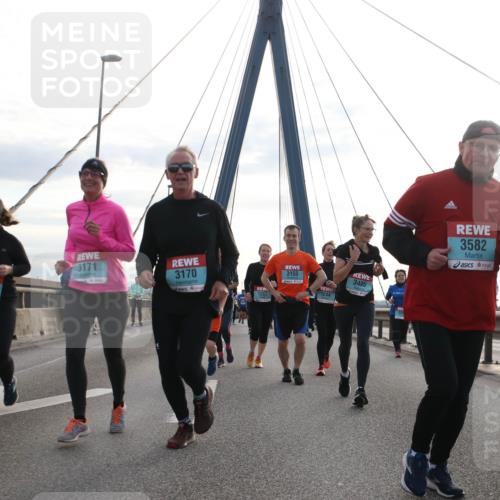 03.10.2024 - Köhlbrandbrückenlauf Jannik Wohlers http://msf.ph/oto/7294492 03.10.2024 09:34:20 Position 1 3171, 1817, 1816, 3170, 3155, 3495, 1267, 1244, 3582 meine-sportfotos.de