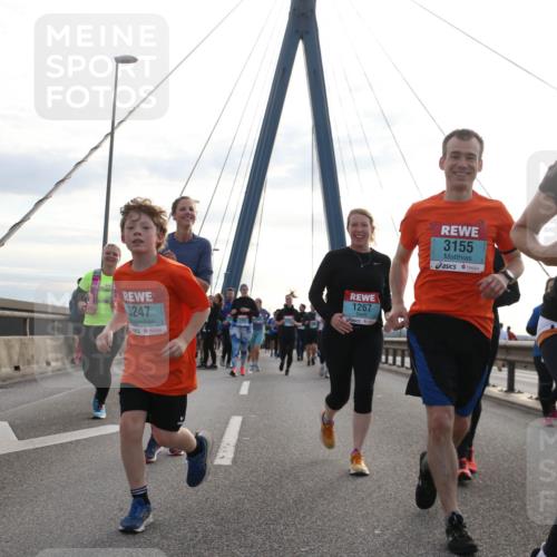 03.10.2024 - Köhlbrandbrückenlauf Jannik Wohlers http://msf.ph/oto/7294587 03.10.2024 09:34:22 Position 1 3247, 1267, 3155, 3495 meine-sportfotos.de