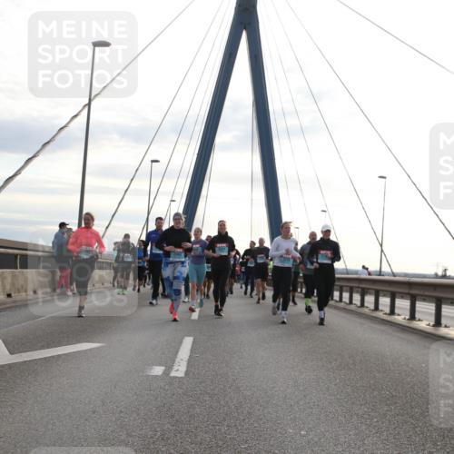 03.10.2024 - Köhlbrandbrückenlauf Jannik Wohlers http://msf.ph/oto/7295680 03.10.2024 09:34:24 Position 1 3241, 2443, 2176 meine-sportfotos.de