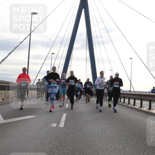 03.10.2024 - Köhlbrandbrückenlauf Jannik Wohlers http://msf.ph/oto/7295686 03.10.2024 09:34:25 Position 1 3241, 2443, 216, 2176 meine-sportfotos.de