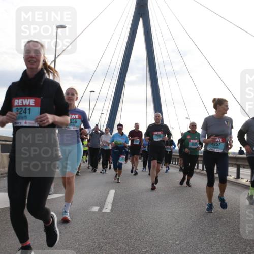 03.10.2024 - Köhlbrandbrückenlauf Jannik Wohlers http://msf.ph/oto/7295730 03.10.2024 09:34:27 Position 1 3241, 656, 2995, 2335, 2176, 3349, 2257 meine-sportfotos.de