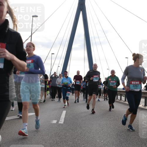 03.10.2024 - Köhlbrandbrückenlauf Jannik Wohlers http://msf.ph/oto/7295744 03.10.2024 09:34:28 Position 1 324, 2611, 56, 2995, 2444, 3349, 2257, 2335 meine-sportfotos.de