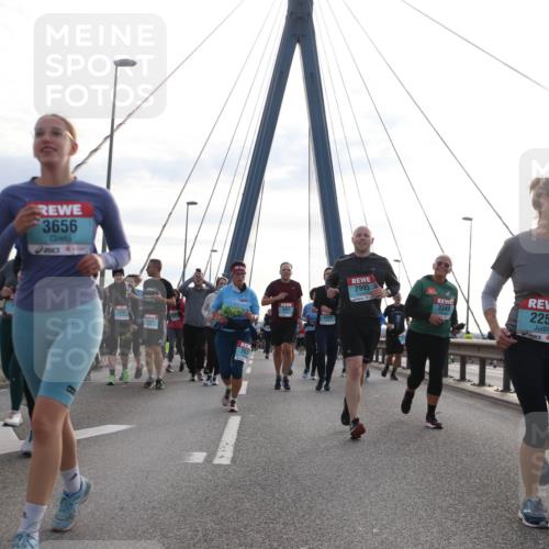 03.10.2024 - Köhlbrandbrückenlauf Jannik Wohlers http://msf.ph/oto/7295761 03.10.2024 09:34:28 Position 1 3656, 2995, 3349, 2257, 2335 meine-sportfotos.de