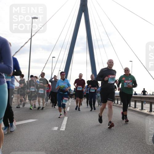 03.10.2024 - Köhlbrandbrückenlauf Jannik Wohlers http://msf.ph/oto/7295777 03.10.2024 09:34:28 Position 1 3656, 2444, 3407, 3439, 2995 meine-sportfotos.de