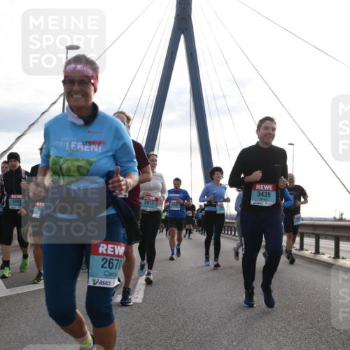 03.10.2024 - Köhlbrandbrückenlauf Jannik Wohlers http://msf.ph/oto/7295884 03.10.2024 09:34:31 Position 1 2181, 2442, 24, 2670, 3078, 3439, 3012 meine-sportfotos.de