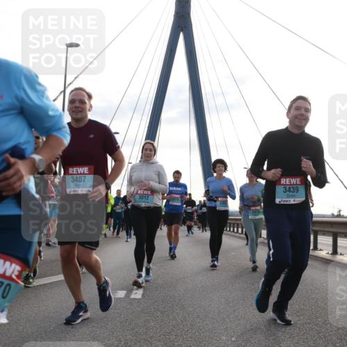 03.10.2024 - Köhlbrandbrückenlauf Jannik Wohlers http://msf.ph/oto/7295898 03.10.2024 09:34:31 Position 1 2670, 3407, 3012, 3419, 3439 meine-sportfotos.de