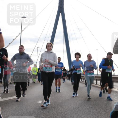 03.10.2024 - Köhlbrandbrückenlauf Jannik Wohlers http://msf.ph/oto/7295925 03.10.2024 09:34:32 Position 1 07, 444, 2986, 3012, 3078, 2955, 3419, 3088, 3439 meine-sportfotos.de