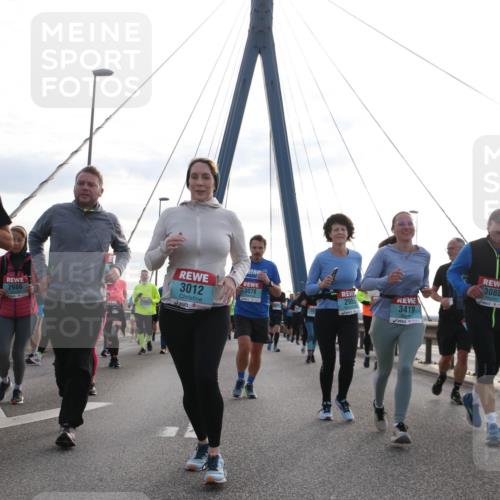 03.10.2024 - Köhlbrandbrückenlauf Jannik Wohlers http://msf.ph/oto/7295937 03.10.2024 09:34:32 Position 1 24, 2444, 2986, 3012, 3078, 2955, 3419, 3088 meine-sportfotos.de