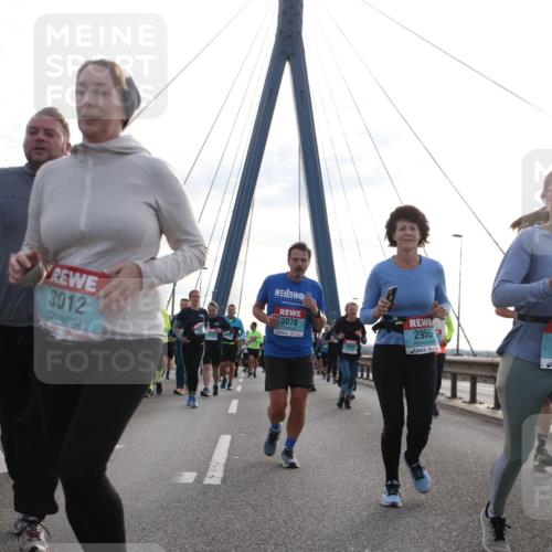 03.10.2024 - Köhlbrandbrückenlauf Jannik Wohlers http://msf.ph/oto/7295965 03.10.2024 09:34:33 Position 1 298, 3012, 3078, 2955, 3419, 30 meine-sportfotos.de