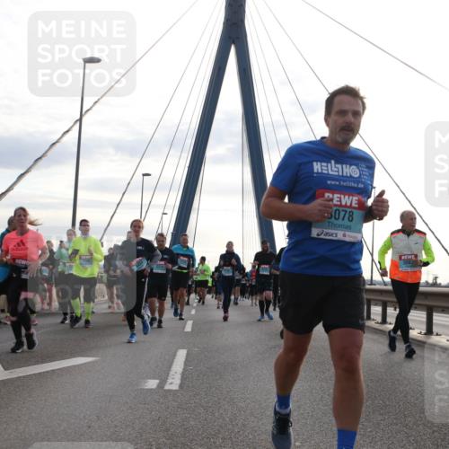 03.10.2024 - Köhlbrandbrückenlauf Jannik Wohlers http://msf.ph/oto/7296181 03.10.2024 09:34:34 Position 1 3324, 3078, 3087 meine-sportfotos.de