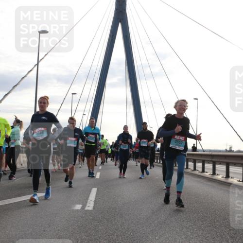 03.10.2024 - Köhlbrandbrückenlauf Jannik Wohlers http://msf.ph/oto/7296887 03.10.2024 09:34:36 Position 1 3456, 2904, 2344, 3324, 3550, 3087 meine-sportfotos.de